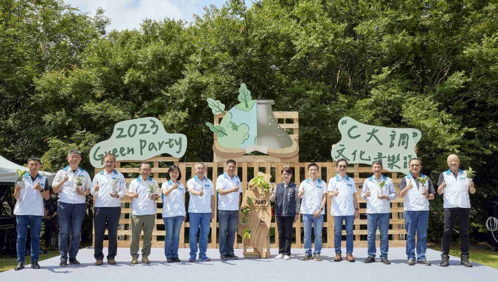 友達光電攜手供應商夥伴及台中市政府，共同倡議及推廣加樹減塑、節能減碳的淨零綠生活